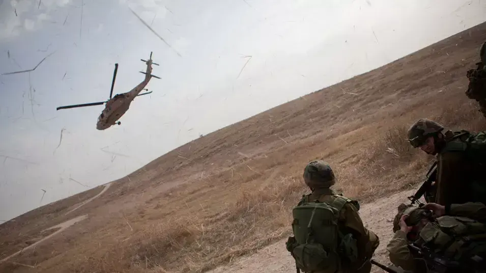 אימון צנחנים לקראת כניסה קרקעית לרצועת עזה, נובמבר 2012 אימון צנחנים לקראת כניסה קרקעית לרצועת עזה, נובמבר 2012