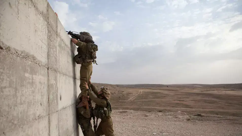 אימון צנחנים לקראת כניסה קרקעית לרצועת עזה, נובמבר 2012 אימון צנחנים לקראת כניסה קרקעית לרצועת עזה, נובמבר 2012