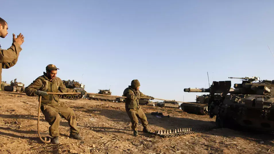 כוחות שריון של צה"ל נערכים מחוץ לרצועת עזה. 18 בנובמבר 2012 כוחות שריון של צה"ל נערכים מחוץ לרצועת עזה. 18 בנובמבר 2012