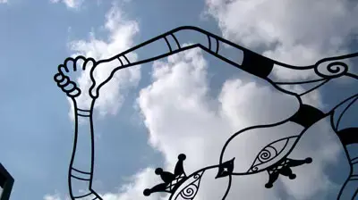 שער ברזל במושבה הגרמנית בחיפה ( צילום אדיר שניר )
