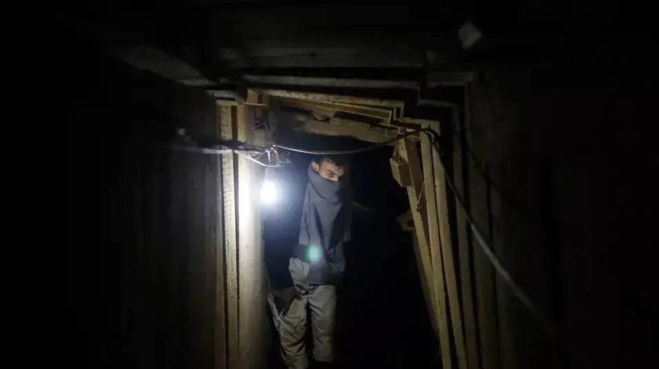 שיפוץ מנהרות ההברחה בין רצועת עזה למצרים אחרי מבצע "עמוד ענן", נובמבר 2012 שיפוץ מנהרות ההברחה בין רצועת עזה למצרים אחרי מבצע "עמוד ענן", נובמבר 2012