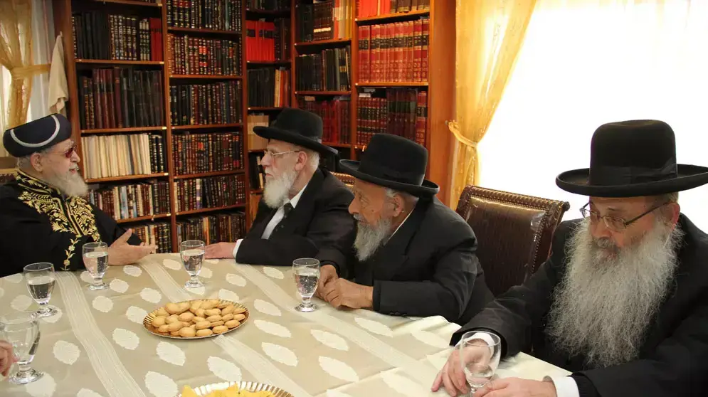 תמונות מישיבת מועצת חכמי התורה של תנועת ש"ס שמתכנסת כעת בביתו של עובדיה יוסף, דצמבר 2012 תמונות מישיבת מועצת חכמי התורה של תנועת ש"ס שמתכנסת כעת בביתו של עובדיה יוסף, דצמבר 2012
