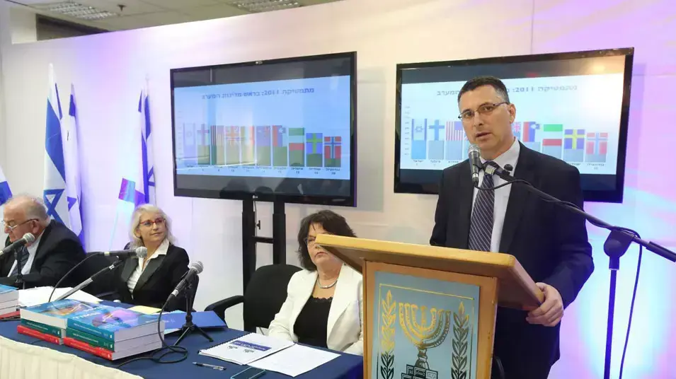 גדעון סער במסיבת עיתונאים במשרד החינוך, דצמבר 2012 גדעון סער במסיבת עיתונאים במשרד החינוך, דצמבר 2012