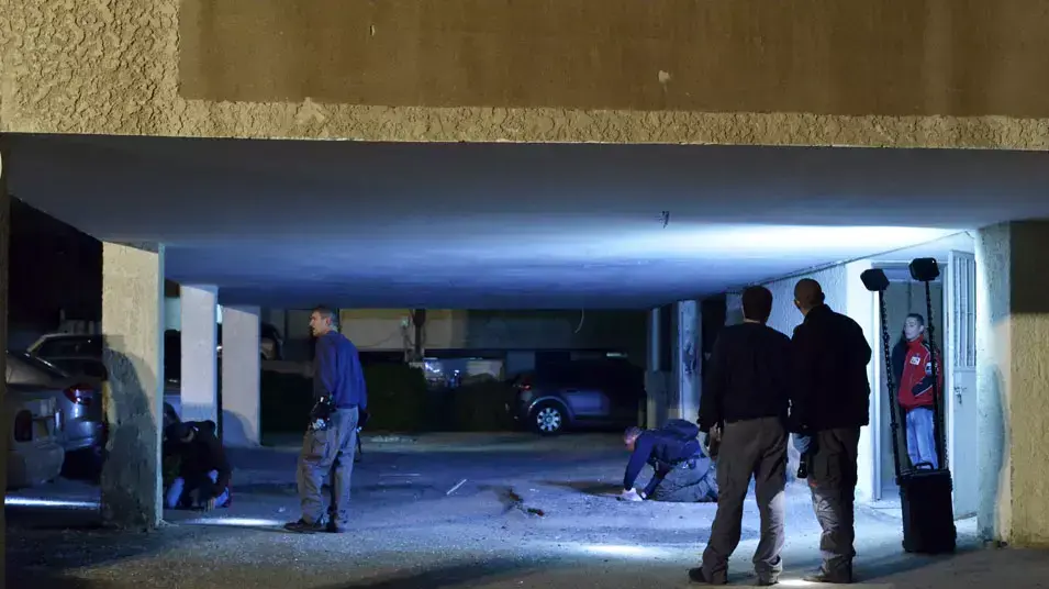 נושא: בן 34 נפצע באורח בינוני מפיצוץ מטען חבלה בחניון בפתח תקווה, 24 בדצמבר 2012 נושא: בן 34 נפצע באורח בינוני מפיצוץ מטען חבלה בחניון בפתח תקווה, 24 בדצמבר 2012