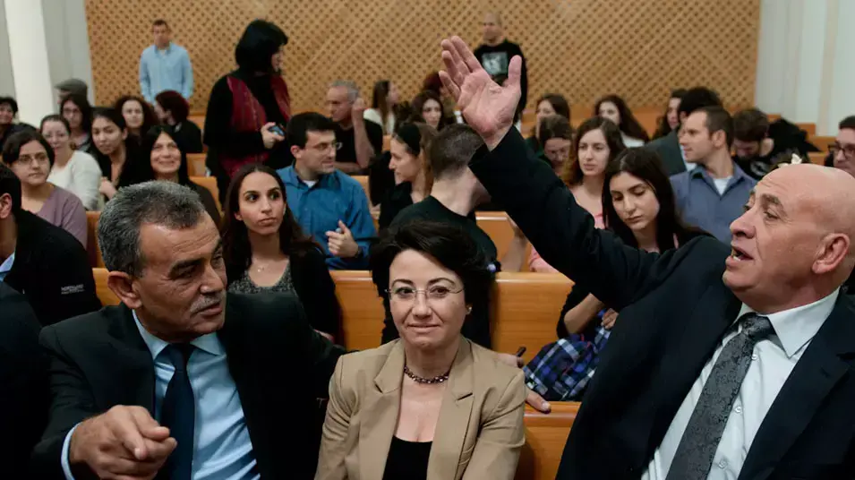 חנין זועבי בדיון בעניין פסילתה בבית המשפט העליון, דצמבר 2012 חנין זועבי בדיון בעניין פסילתה בבית המשפט העליון, דצמבר 2012