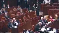 מליאת הכנסת ביום ההצבעה על פינוי פיצוי צילום מערוץ הכנסת מליאת הכנסת ביום ההצבעה על פינוי פיצוי צילום מערוץ הכנסת