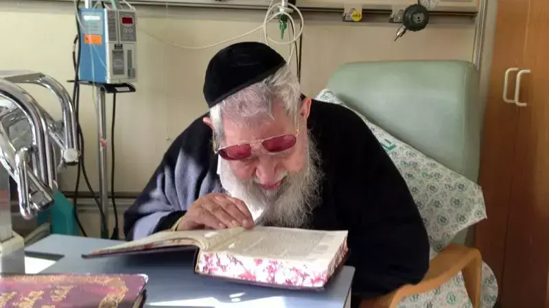 הרב עובדיה יוסף מאושפז בבית החולים הדסה עין כרם בירושלים