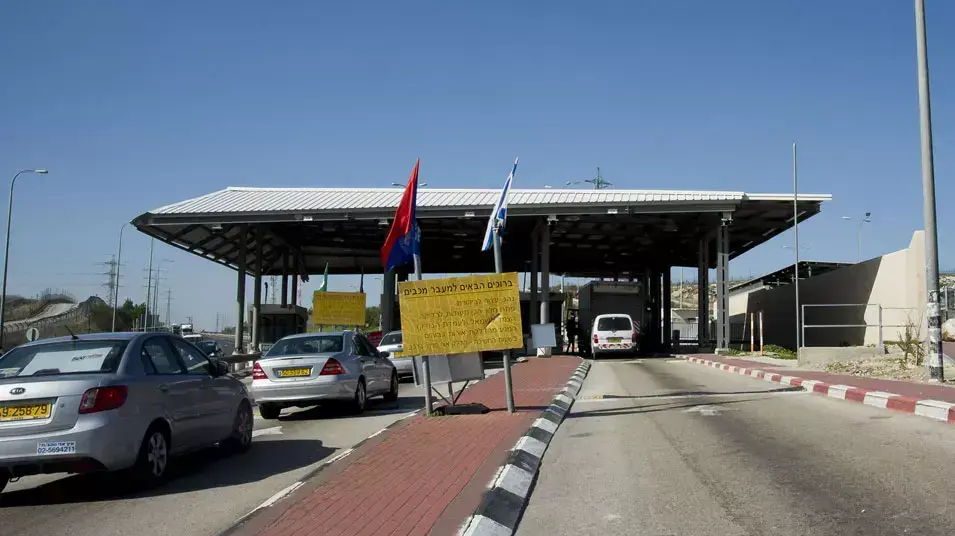 מחסום מכבים המאויש על ידי שוטרי מג"ב, ינואר 2013 מחסום מכבים המאויש על ידי שוטרי מג"ב, ינואר 2013
