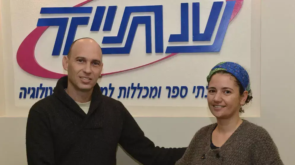 מנכ"ל רשת חינוך עתיד עמיעד גורביץ, (משמאל), וחברי הנהגת כח לעובדים - עינת אברהמי ועמי וטורי, ינואר 2013 מנכ"ל רשת חינוך עתיד עמיעד גורביץ, (משמאל), וחברי הנהגת כח לעובדים - עינת אברהמי ועמי וטורי, ינואר 2013
