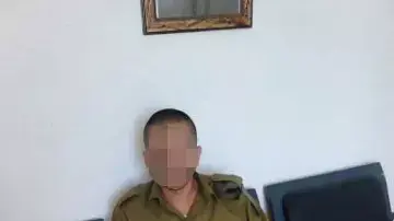 מפקד בסיס בפיקוד צפון ממנו נגנבו נשקים במהלך שוד לפני כחודש, אשר סטר אתמול לחייל לעיניו כלל חיילי הבסיס. ינואר 2013 מפקד בסיס בפיקוד צפון ממנו נגנבו נשקים במהלך שוד לפני כחודש, אשר סטר אתמול לחייל לעיניו כלל חיילי הבסיס. ינואר 2013