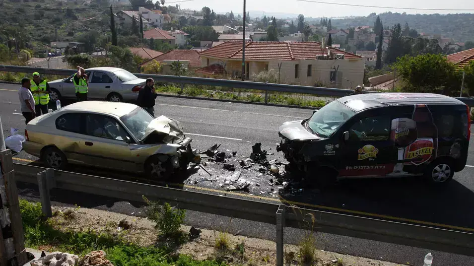 אישה נהרגה בהתנגשות חזיתית בין שתי מכוניות ליד ההתנחלות אלקנה אישה נהרגה בהתנגשות חזיתית בין שתי מכוניות ליד ההתנחלות אלקנה