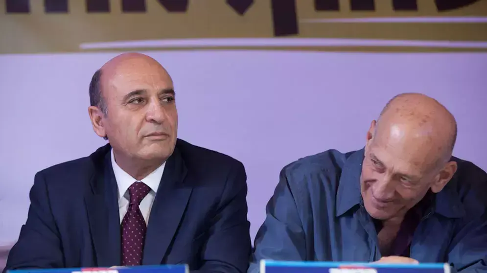 יו"ר קדימה שאול מופז וראש הממשלה לשעבר אהוד אולמרט במסיבת סיום הקמפיין של קדימה, ינואר 2013 יו"ר קדימה שאול מופז וראש הממשלה לשעבר אהוד אולמרט במסיבת סיום הקמפיין של קדימה, ינואר 2013
