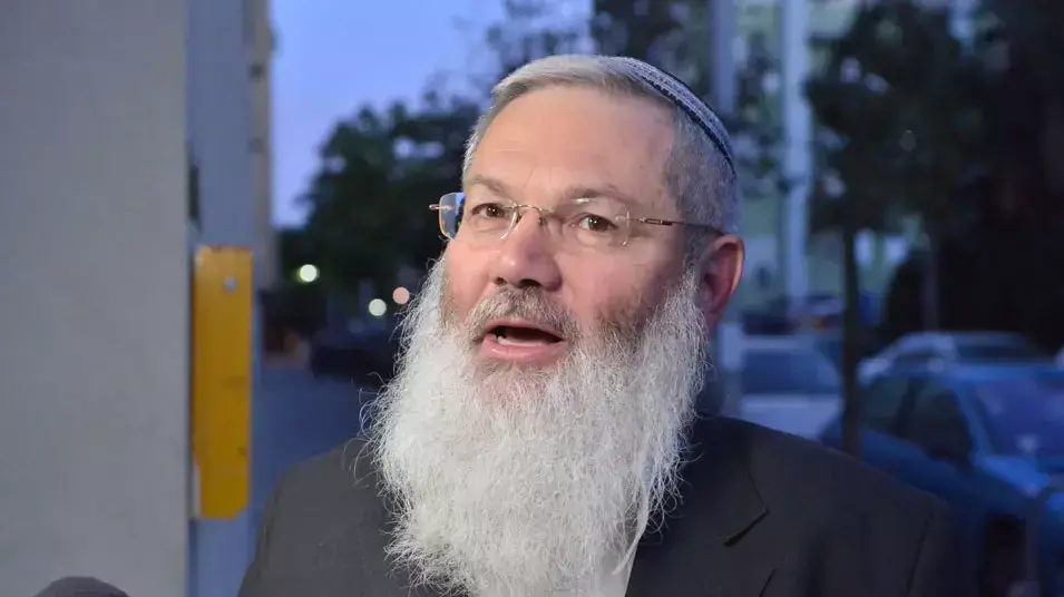 הרב אלי בן דהן מגיע לישיבת סיעת הבית היהודי, לראשונה לאחר תוצאות הבחירות, ינואר 2013 הרב אלי בן דהן מגיע לישיבת סיעת הבית היהודי, לראשונה לאחר תוצאות הבחירות, ינואר 2013