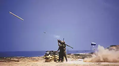 ירי טיל כתף סטינגר בזמן אימון ( אתר חיל האויר )