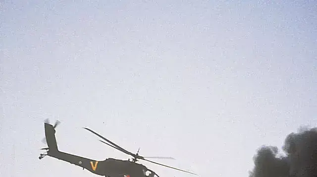 מסוק קרב אפאצי יורה בזמן אימון ( אתר חיל האויר ) מסוק קרב אפאצי יורה בזמן אימון ( אתר חיל האויר )