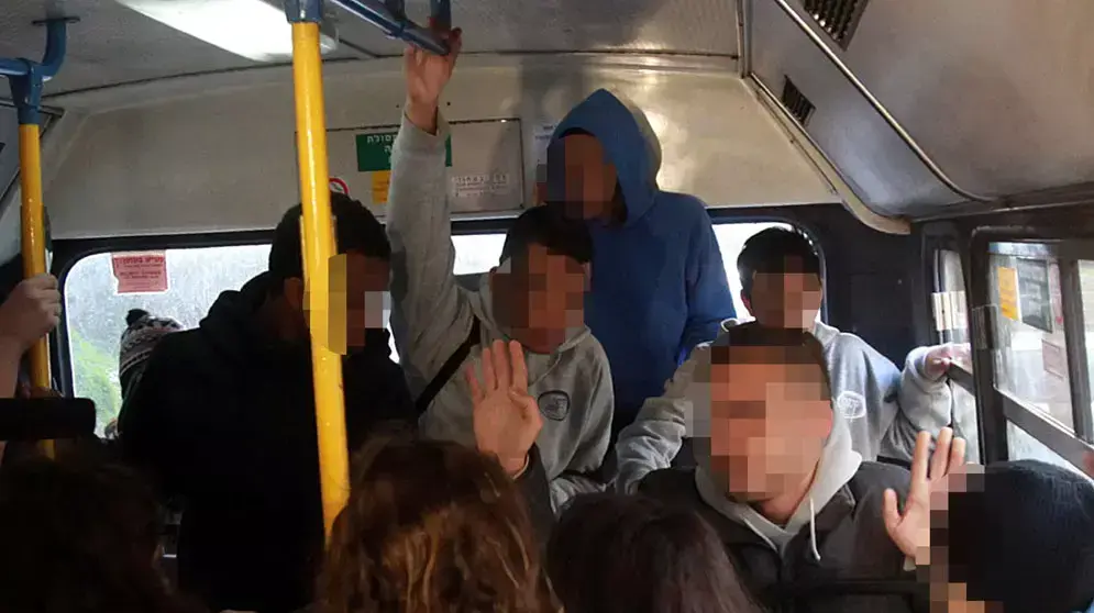 תקיפה גזענית של תלמידי בית ספר יסודי ערבי-יהודי בקו 22 של אגד בירושלים, ינואר 2012 תקיפה גזענית של תלמידי בית ספר יסודי ערבי-יהודי בקו 22 של אגד בירושלים, ינואר 2012