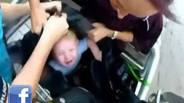 חילוץ תינוקת מרכב שנתקע בשטפון באוסטרליה חילוץ תינוקת מרכב שנתקע בשטפון באוסטרליה