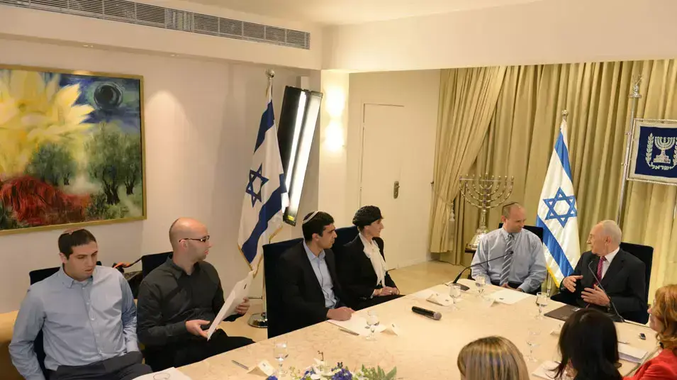 יור הבית היהודי נפתלי בנט ממליץ לנשיא המדינה על ראש הממשלה הבא בבית הנשיא, ינואר 2013 יור הבית היהודי נפתלי בנט ממליץ לנשיא המדינה על ראש הממשלה הבא בבית הנשיא, ינואר 2013