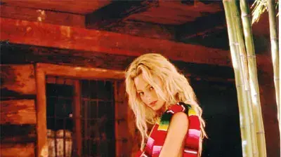 יעל בר זוהר בקטלוג פוקס קיץ 2005 יעל בר זוהר בקטלוג פוקס קיץ 2005