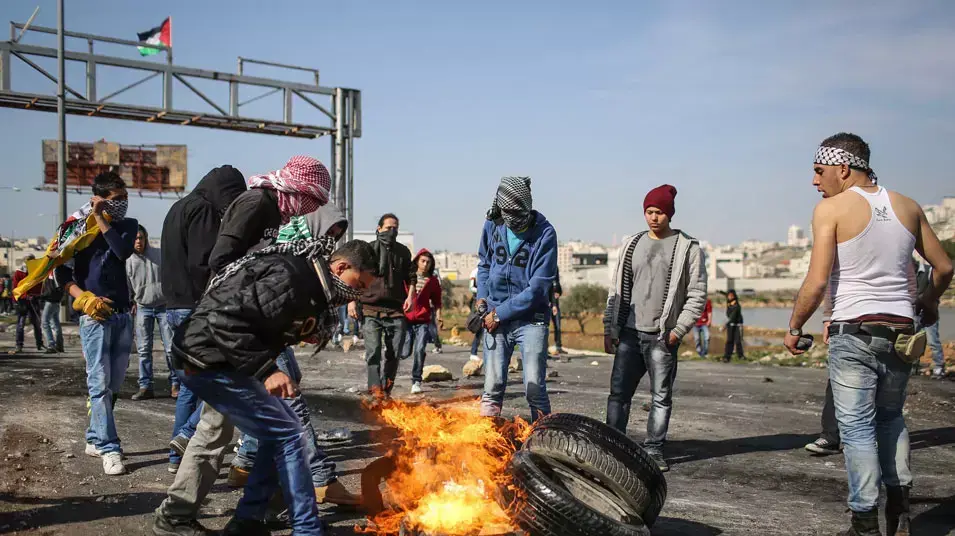 הפגנת פלסטינים בביתוניא, פברואר 2013 הפגנת פלסטינים בביתוניא, פברואר 2013