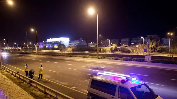 תאונת קטנוע על כביש איילון צפון לאחר מחלף לה גווארדיה, 22 פברואר 2013 תאונת קטנוע על כביש איילון צפון לאחר מחלף לה גווארדיה, 22 פברואר 2013