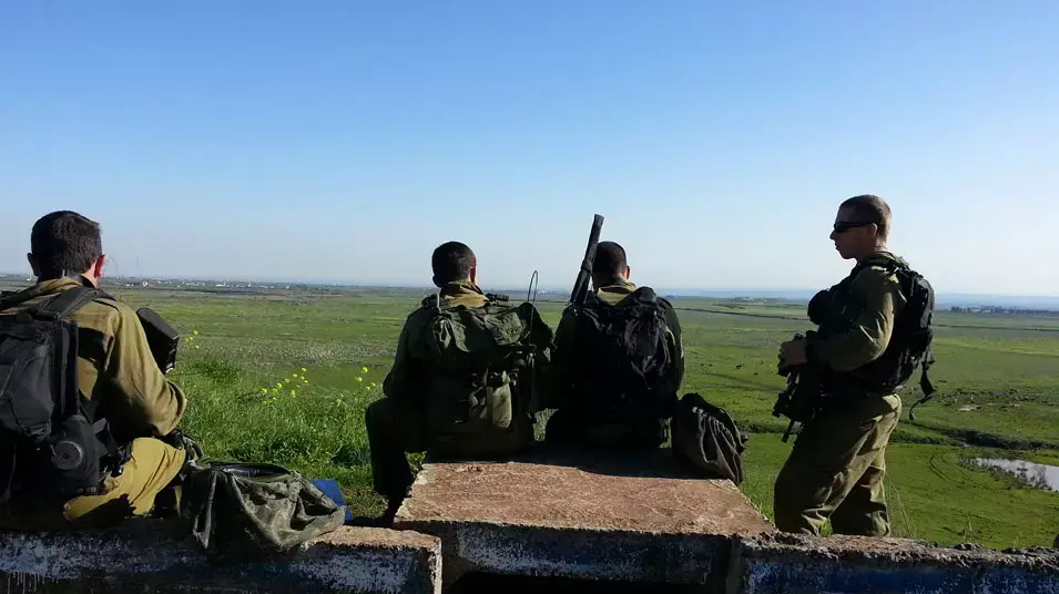 נושא: חיילי צה"ל סורקים את השטח לאיתור שרידים של פצמ"רים סורים שנפלו ברמת הגולן, 2 במרץ 2013 נושא: חיילי צה"ל סורקים את השטח לאיתור שרידים של פצמ"רים סורים שנפלו ברמת הגולן, 2 במרץ 2013