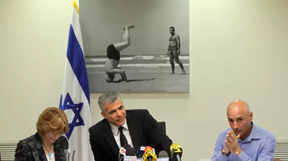יאיר לפיד, עפר שלח ויעל גרמן בישיבת סיעת יש עתיד, מרץ 2013 יאיר לפיד, עפר שלח ויעל גרמן בישיבת סיעת יש עתיד, מרץ 2013