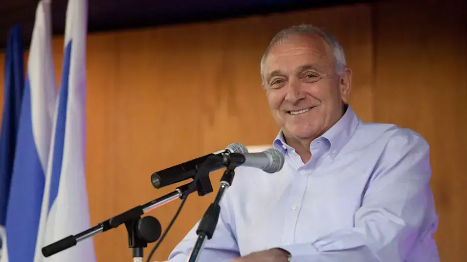 השר לביטחון פנים יצחק אהרונוביץ בטקס משטרת התנועה, מרץ 2013