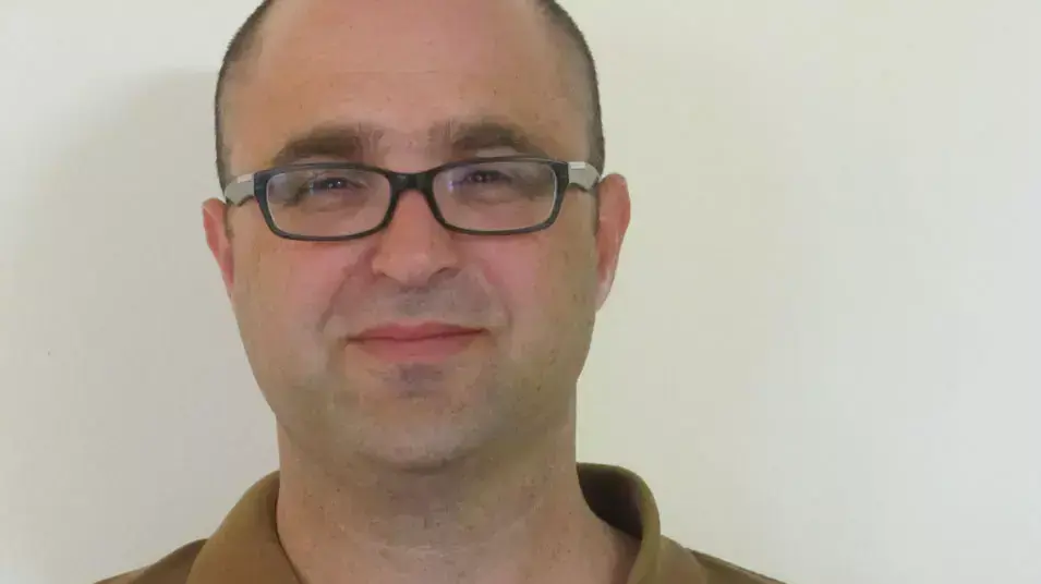 ד"ר רוני רוזנברג, מומחה למשפט פלילי ולדיני חוזים, חבר סגל בפקולטה למשפטים במרכז האקדמי כרמל בחיפה ד"ר רוני רוזנברג, מומחה למשפט פלילי ולדיני חוזים, חבר סגל בפקולטה למשפטים במרכז האקדמי כרמל בחיפה