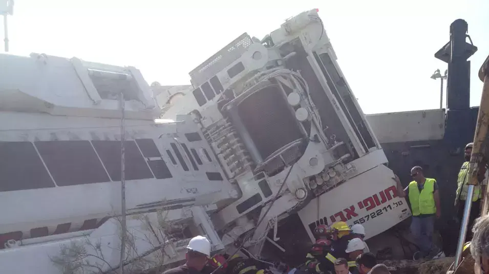 אדם נמחץ למוות על ידי מנוף שהתהפך בחיפה, מרץ 2013 אדם נמחץ למוות על ידי מנוף שהתהפך בחיפה, מרץ 2013