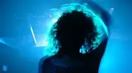בחורה רוקדת במועדון ( אטרף ) בחורה רוקדת במועדון ( אטרף )