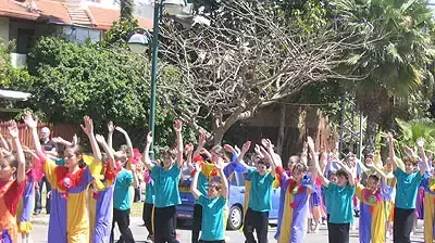 תהלוכת ריקוד בעדלאידע ברמת השרון צחי בירן תהלוכת ריקוד בעדלאידע ברמת השרון צחי בירן