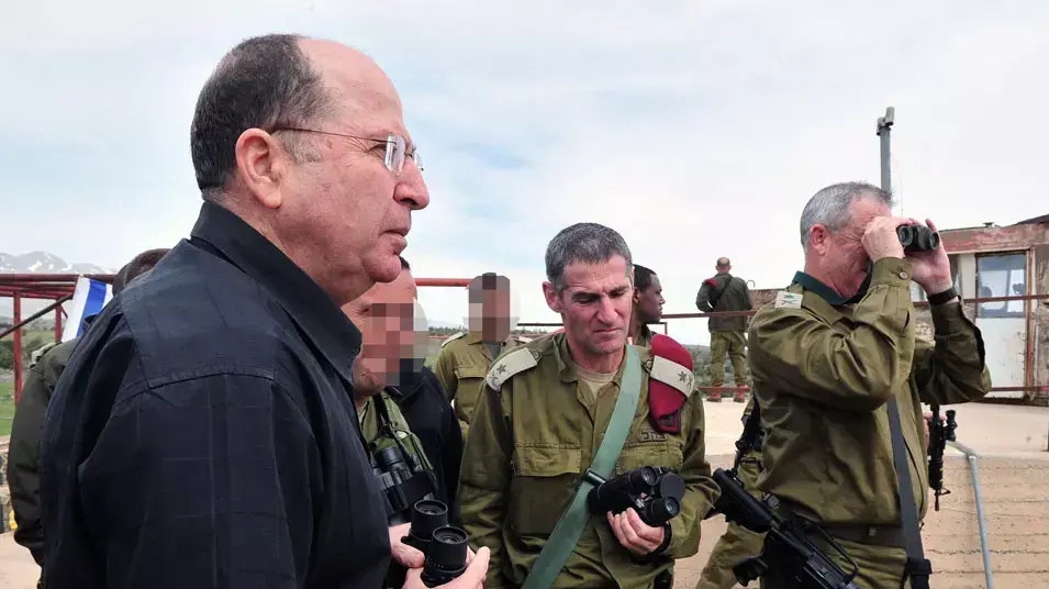 שר הביטחון בוגי יעלון בסיור ברמת הגולן, פיקוד צפון, אפריל 2013 שר הביטחון בוגי יעלון בסיור ברמת הגולן, פיקוד צפון, אפריל 2013