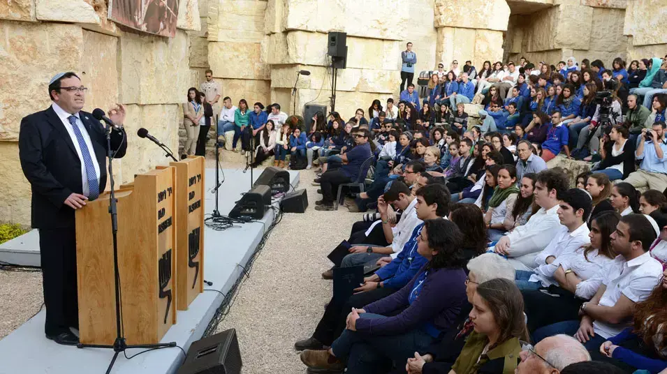 שר החינוך שי פירון בטקס לציון יום השואה ביד ושם שר החינוך שי פירון בטקס לציון יום השואה ביד ושם