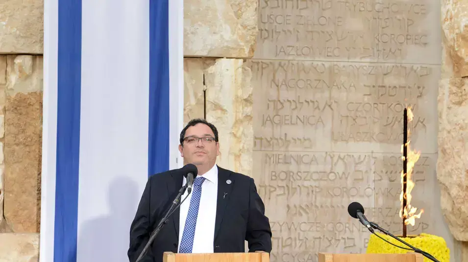 שר החינוך שי פירון בטקס לציון יום השואה ביד ושם שר החינוך שי פירון בטקס לציון יום השואה ביד ושם