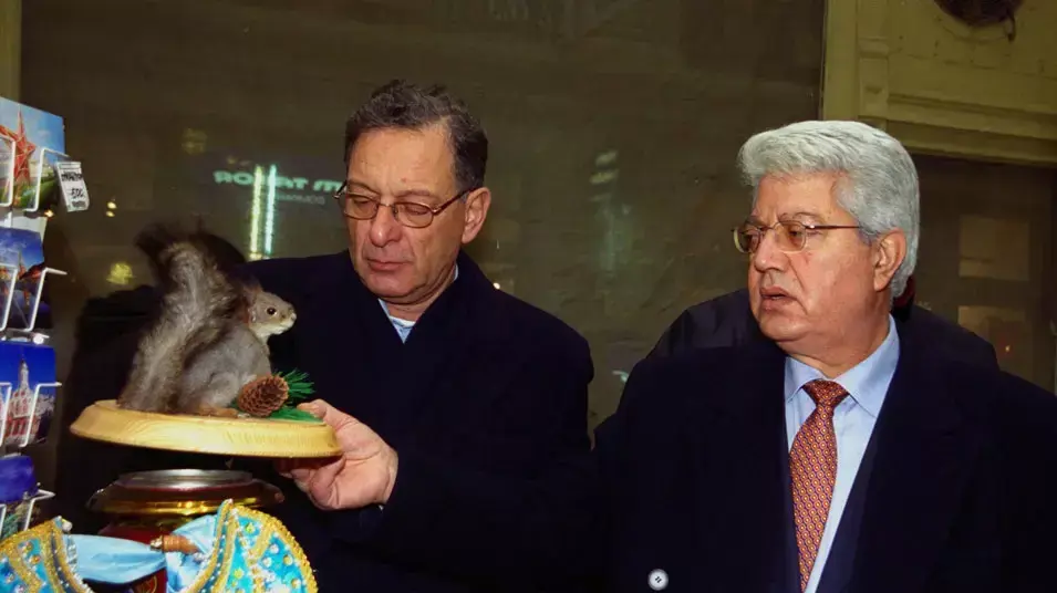 יואב בירן, לשעבר מנכ"ל משרד החוץ, עם דוד לוי יואב בירן, לשעבר מנכ"ל משרד החוץ, עם דוד לוי