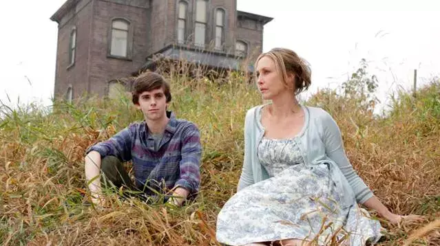 בקרוב אצלכם. "Bates Motel" בקרוב אצלכם. "Bates Motel"