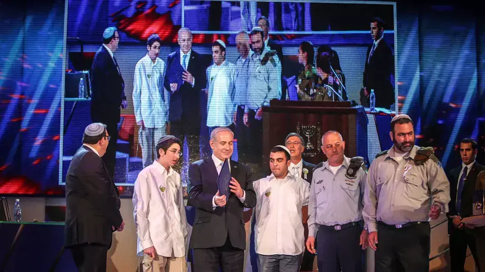 זוכי חידון התנ"ך העולמי לנוער תשע"ג עם ראש הממשלה בנימין נתניהו זוכי חידון התנ"ך העולמי לנוער תשע"ג עם ראש הממשלה בנימין נתניהו
