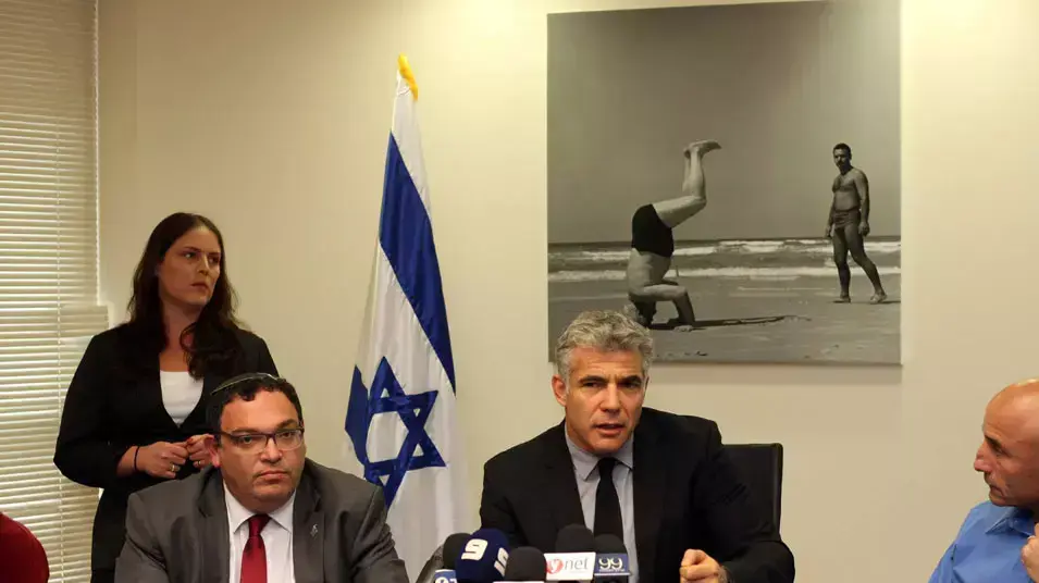 יאיר לפיד מודיע על הקיצוץ בתקציב 22 באפריל 2013 יאיר לפיד מודיע על הקיצוץ בתקציב 22 באפריל 2013