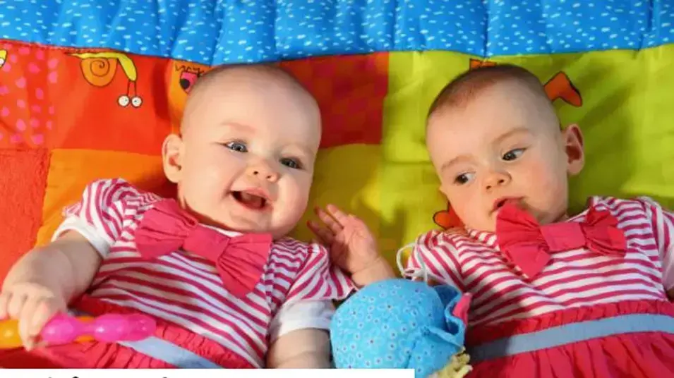 תאומות נולדו בהפרש של 3 חודשים תאומות נולדו בהפרש של 3 חודשים
