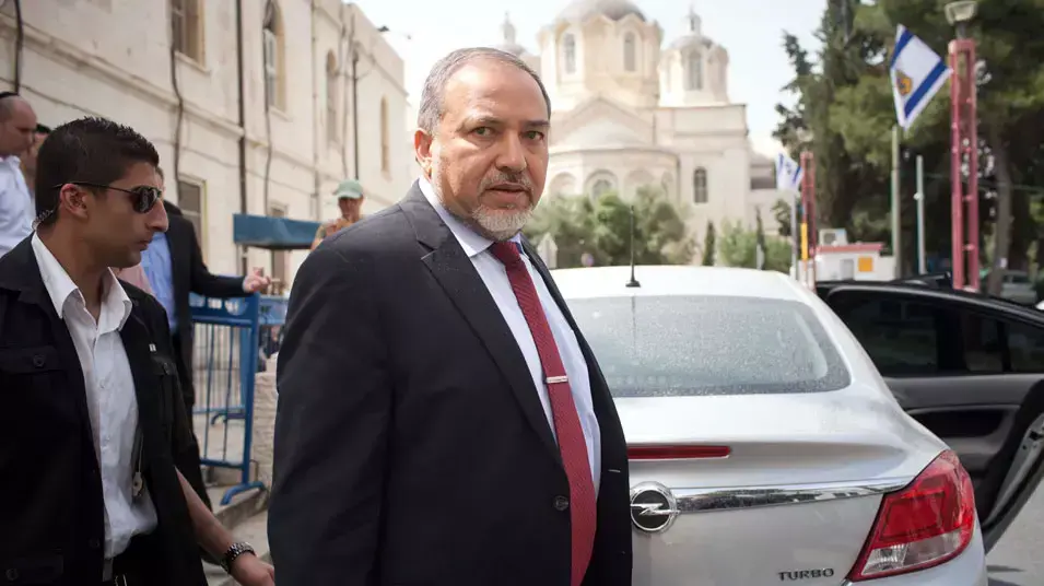 דני אילון מעיד נגד אביגדור ליברמן, אפריל 2013 דני אילון מעיד נגד אביגדור ליברמן, אפריל 2013