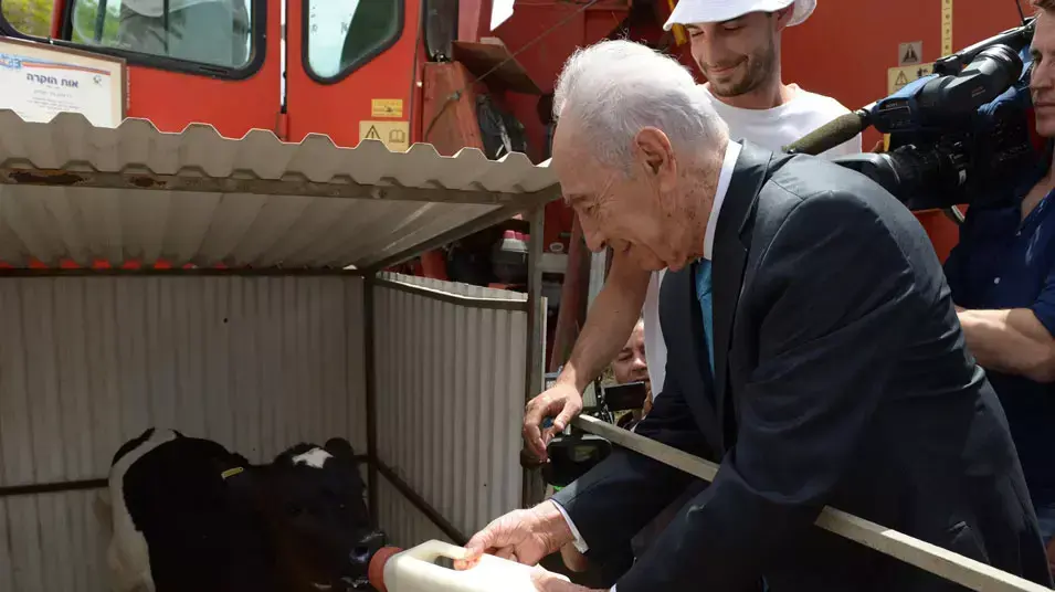 נשיא המדינה בביקור שבועות מיוחד קיבוץ ניר יצחק, מאי 2013 נשיא המדינה בביקור שבועות מיוחד קיבוץ ניר יצחק, מאי 2013
