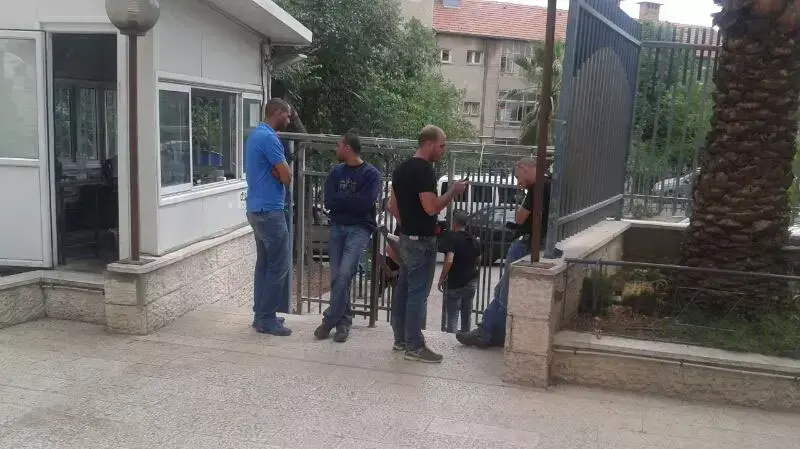 המשטרה פשטה על ישיבת מרכז הרב בירושלים כדי לעצור חשודים בתקיפת שוטרים, 13 מאי 2013 המשטרה פשטה על ישיבת מרכז הרב בירושלים כדי לעצור חשודים בתקיפת שוטרים, 13 מאי 2013
