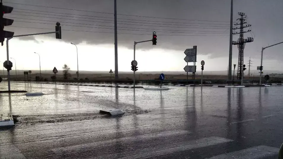 מזג אוויר סוער וגשום בשבועות, 15 מאי 2013 מזג אוויר סוער וגשום בשבועות, 15 מאי 2013