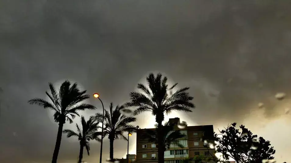 מזג אוויר גשום וסוער בשבועות באור יהודה, 15 מאי 2013 מזג אוויר גשום וסוער בשבועות באור יהודה, 15 מאי 2013
