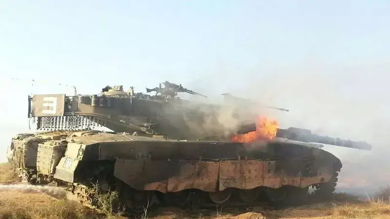 טנק עלה באש במהלך אימון בבסיס צאלים, מאי 2013 טנק עלה באש במהלך אימון בבסיס צאלים, מאי 2013