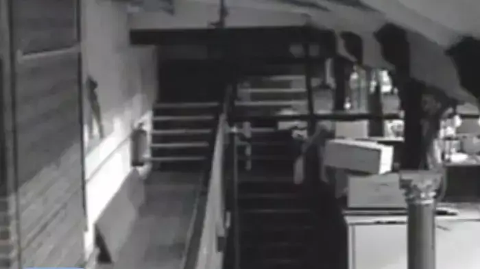 רוח רפאים שצולמה בספרייה רוח רפאים שצולמה בספרייה