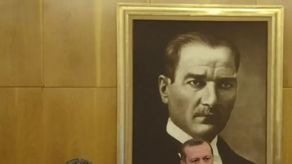 בולנט ארינק סגנו של רג'פ טייפ ארדואן בולנט ארינק סגנו של רג'פ טייפ ארדואן