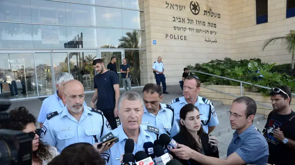 מפקד ימ"ר ת"א גדי אשד במסע"ת בעקבות חקירת הרצח בבר-נוער. יוני 2013 מפקד ימ"ר ת"א גדי אשד במסע"ת בעקבות חקירת הרצח בבר-נוער. יוני 2013