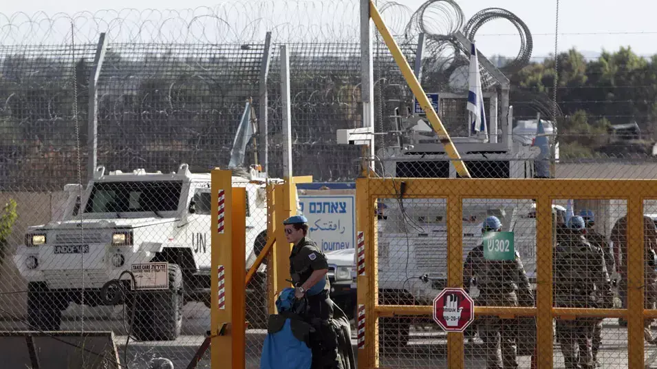 כוחות האו"ם האוסטרים עוזבים הגבול עם סוריה, יוני 2013 כוחות האו"ם האוסטרים עוזבים הגבול עם סוריה, יוני 2013
